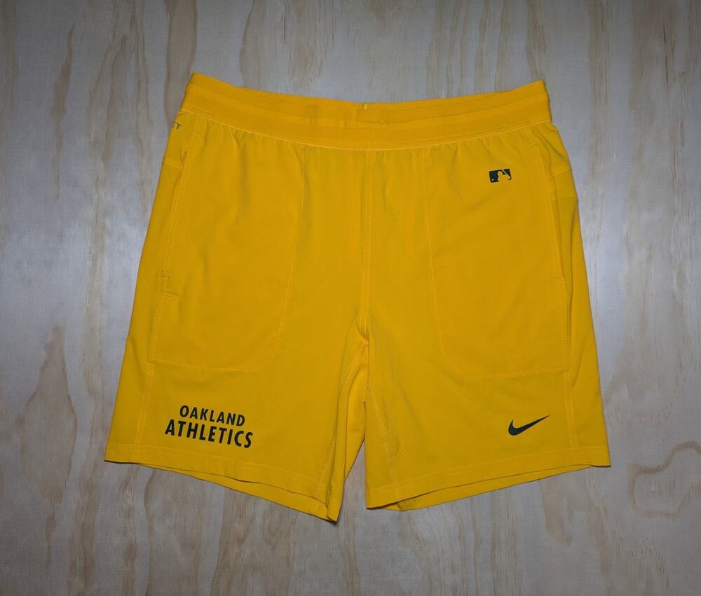 Nike Men's Large Oakland Athletics MLB Authentic Collection Dri-FIT Shorts